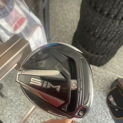 Sim Taylormade Driver In Perfect Condition 