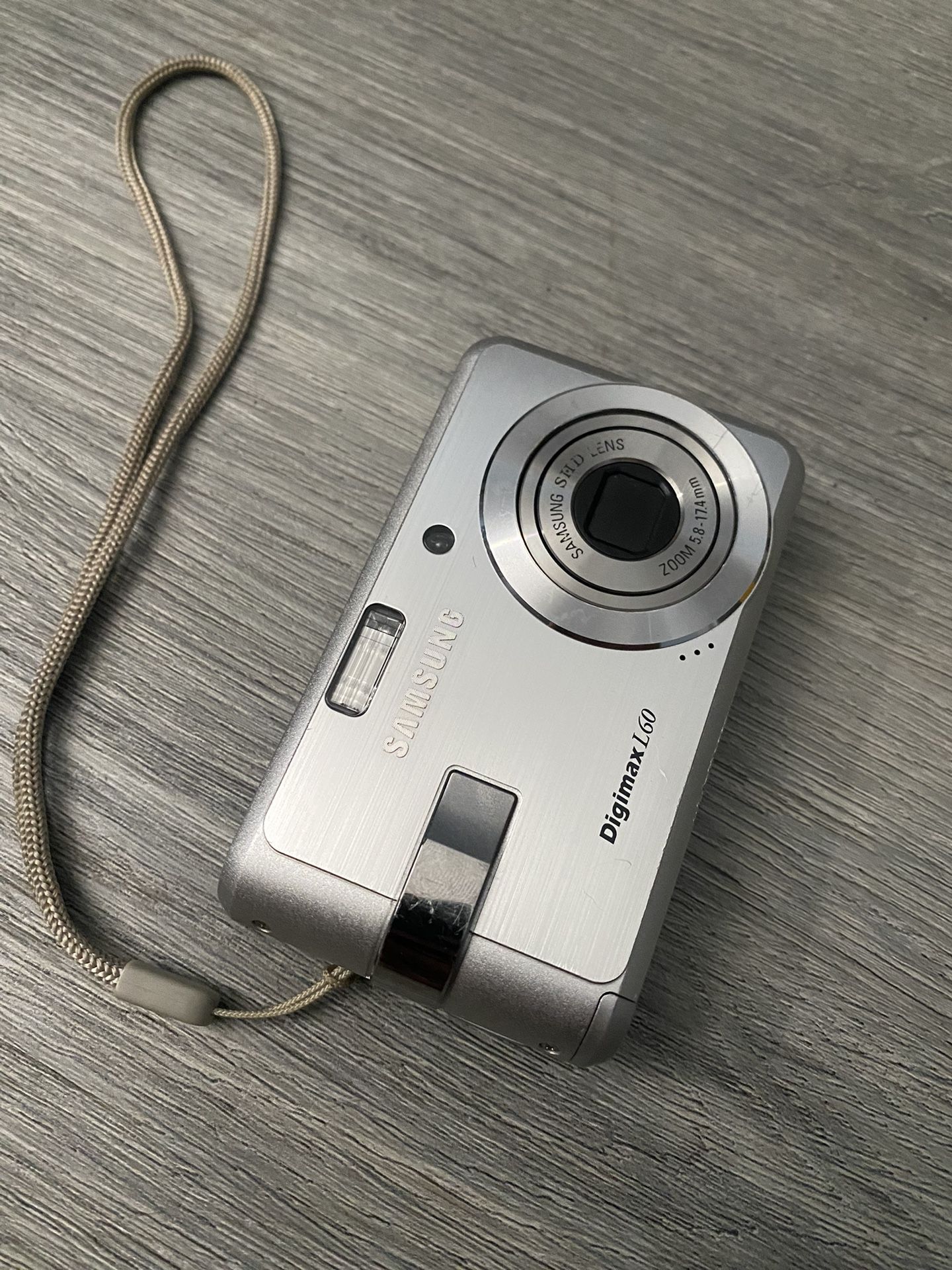 Samsung Digimax L60 Point And Shoot Digicam