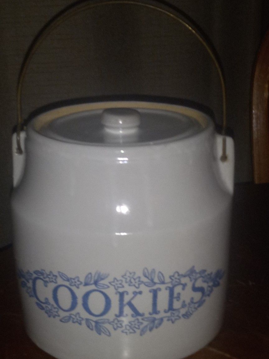 Monmouth Vintage Cookie Jar 