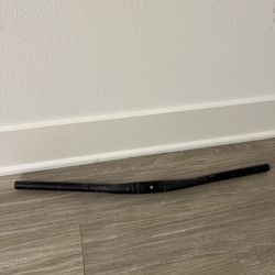 Bontrager RL MTB Handlebar 700mm 5mm Riser 31.8 Black