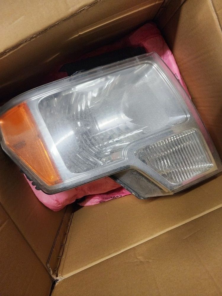 2013 Ford F150 Headlights & Tail Lights