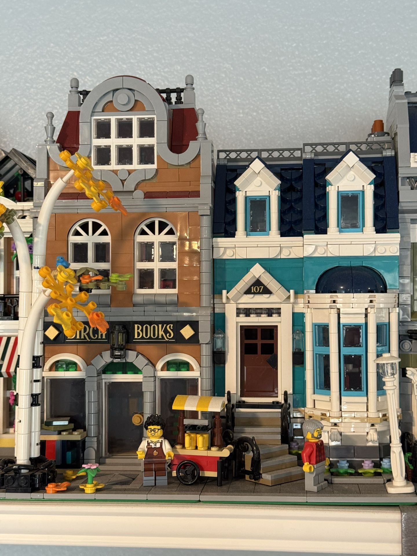 LEGO CREATOR: Bookshop (10270) Completed Set With Minifigures & Manuals