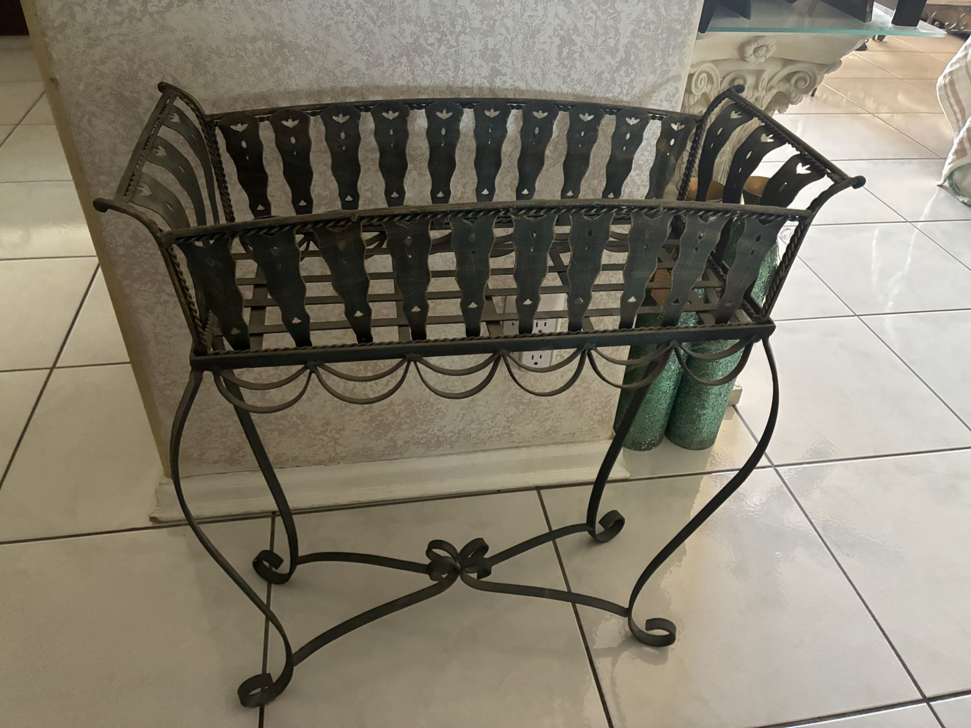 Nice Basket/Rack Decor