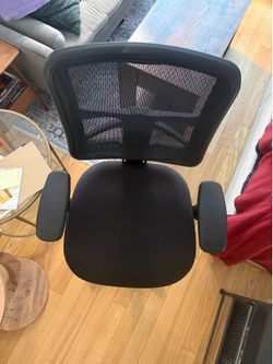 Black Mesh Office Chair with Armrests