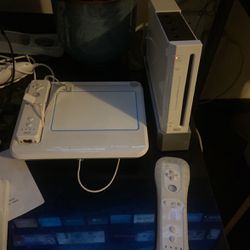 Nintendo Wii W/3 Games 
