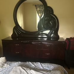Dresser With Mirror