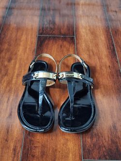 Coach Black Patent Leather Slingback Thong Sandals Women's Size 8 Gold Logo Plaque