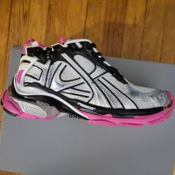 MENS RUNNERS! SIZE/9