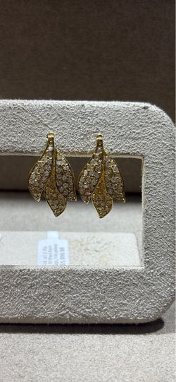 Gold dangling earrings