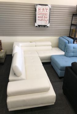 🇺🇸 Sale! Brand New Off White Sectional!