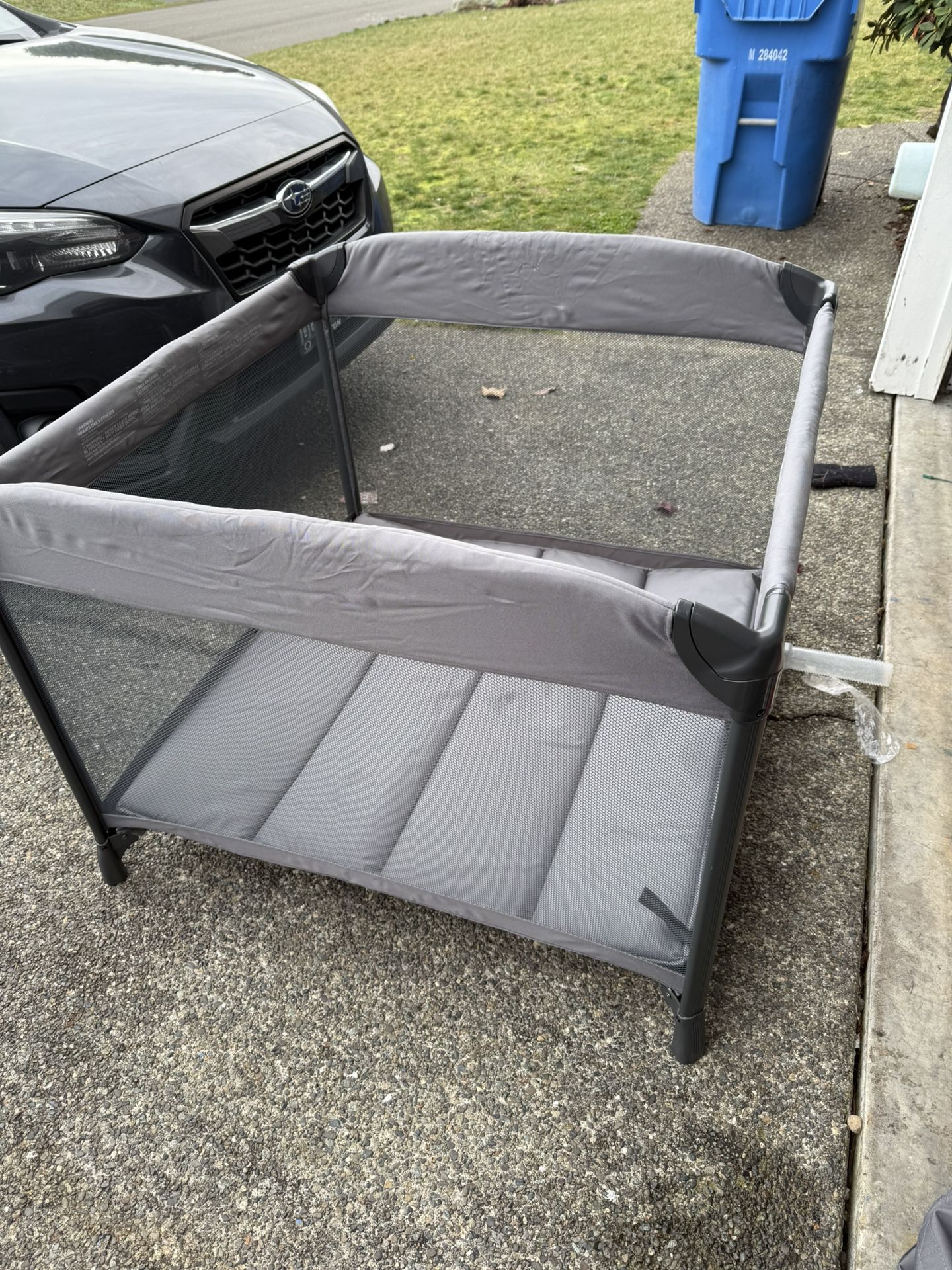 Joovy Room2 Portable Playard / Travel Crib – Excellent Condition