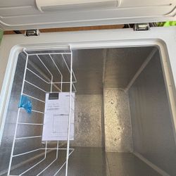 Insignia 5 Cu Ft Chest Freezer - LIKE NEW