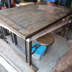 Dinning Table With Stools 
