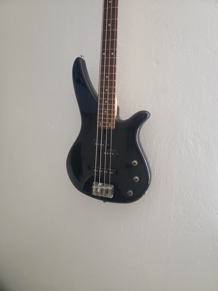 Yamaha Bass Guitar And Amplifier 