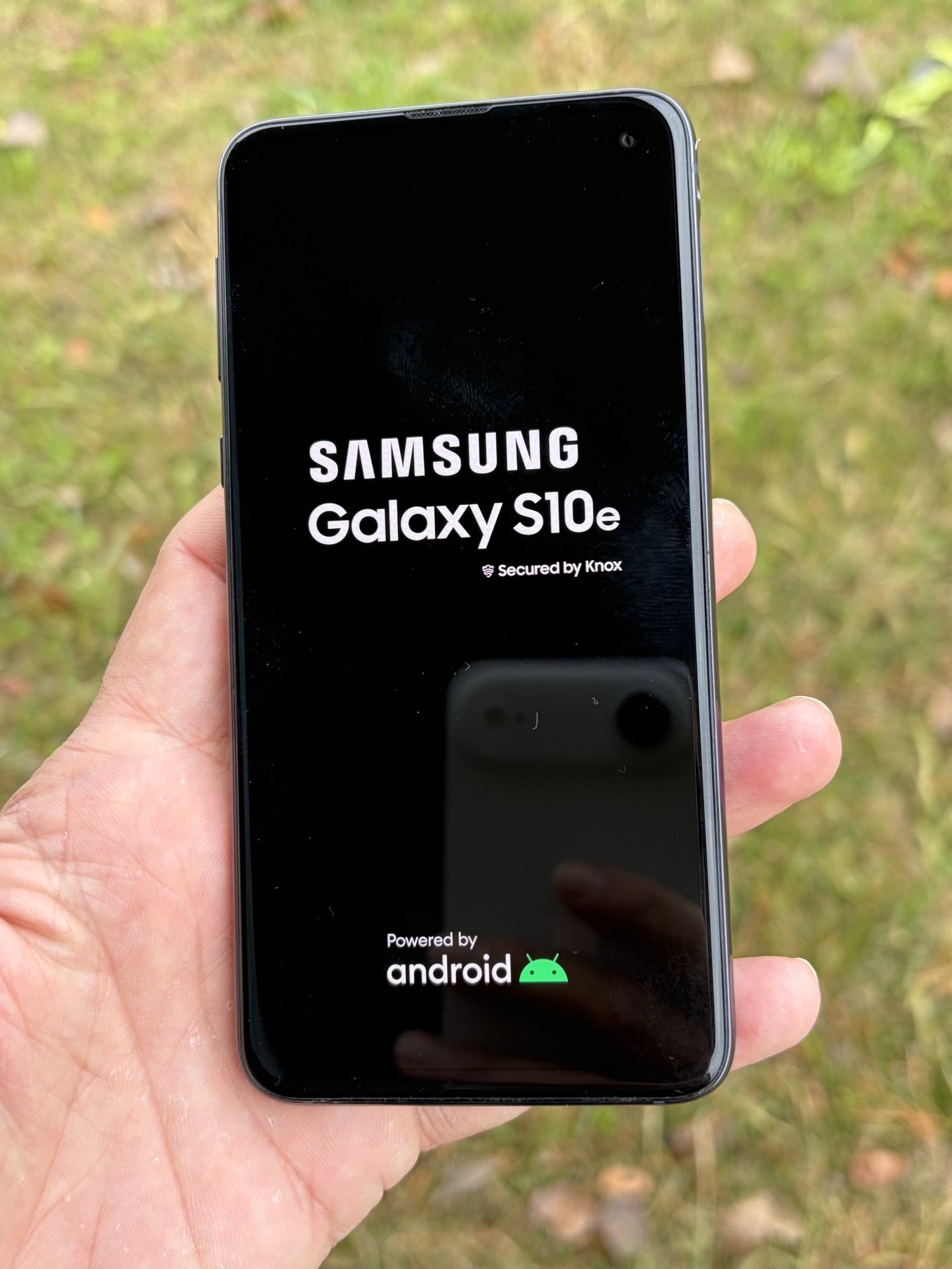 Unlocked Samsung S10e 128GB Gray $100