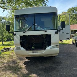 RV bus Need Gone Asap