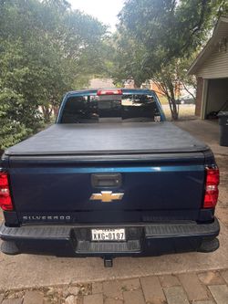 Bed cover 2014-2018 sierra or Silverado