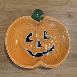 Jack-o’-lantern candy dish