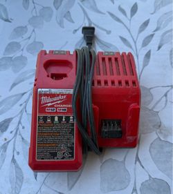 Milwaukee M12/M18 Battery Charger