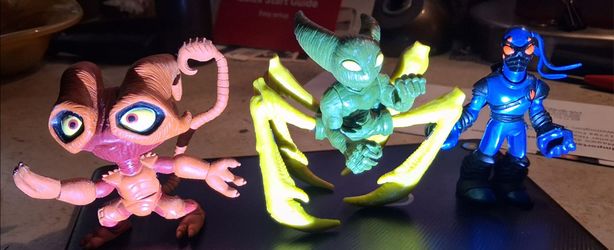 Lot of 3 ninjaturtles /Alien Action Figures
