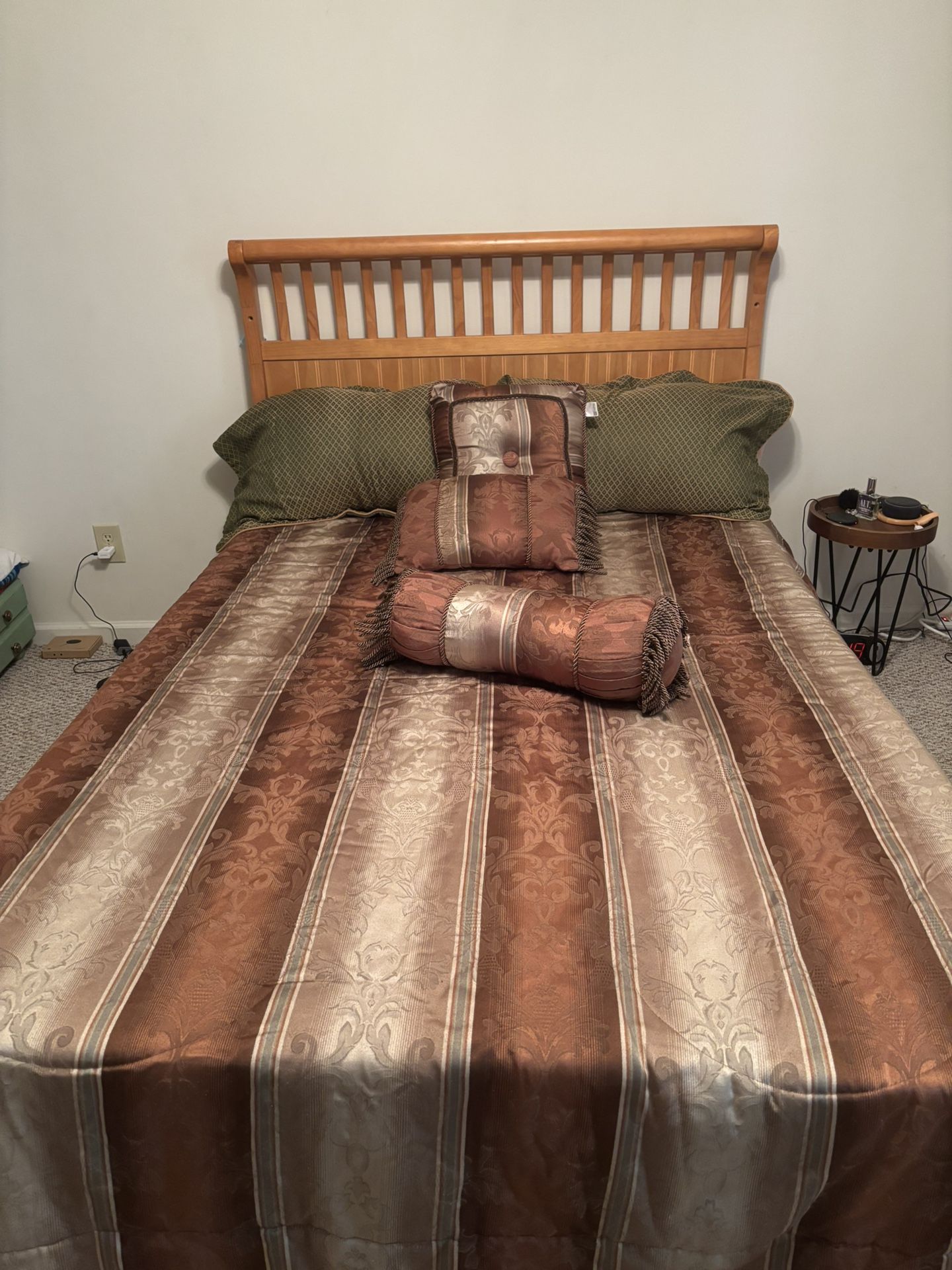 King Size Comforter Set With 2 Pillow Shams And Skirt