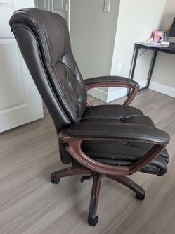 Executive Desk Chair