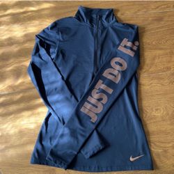 Nike Women’s Navy Blue Activewear Top size M