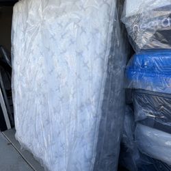 California King Size Bed Mattress King Koil Intimate Medium Euro Top Pillow Stearns & Foster Kluft Aireloom Hotel Collection Serta Sealy Saatva Avocad