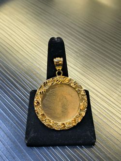 10k picture pendant