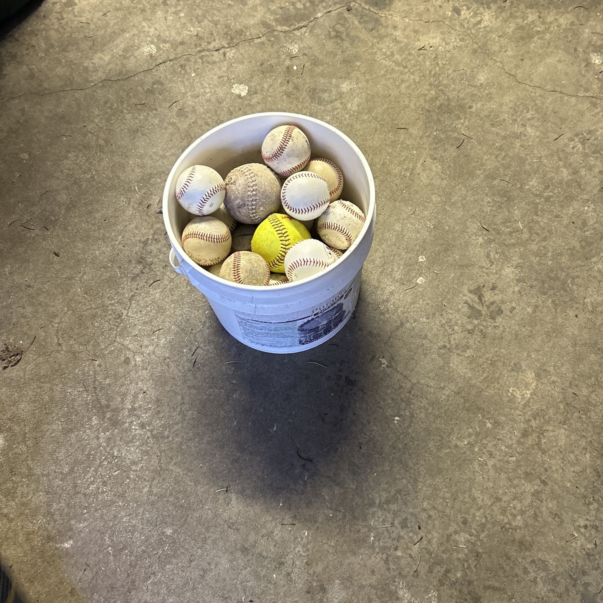 30 Baseballs 2 Softballs 6 Bats 2 Bags 3 Helmets