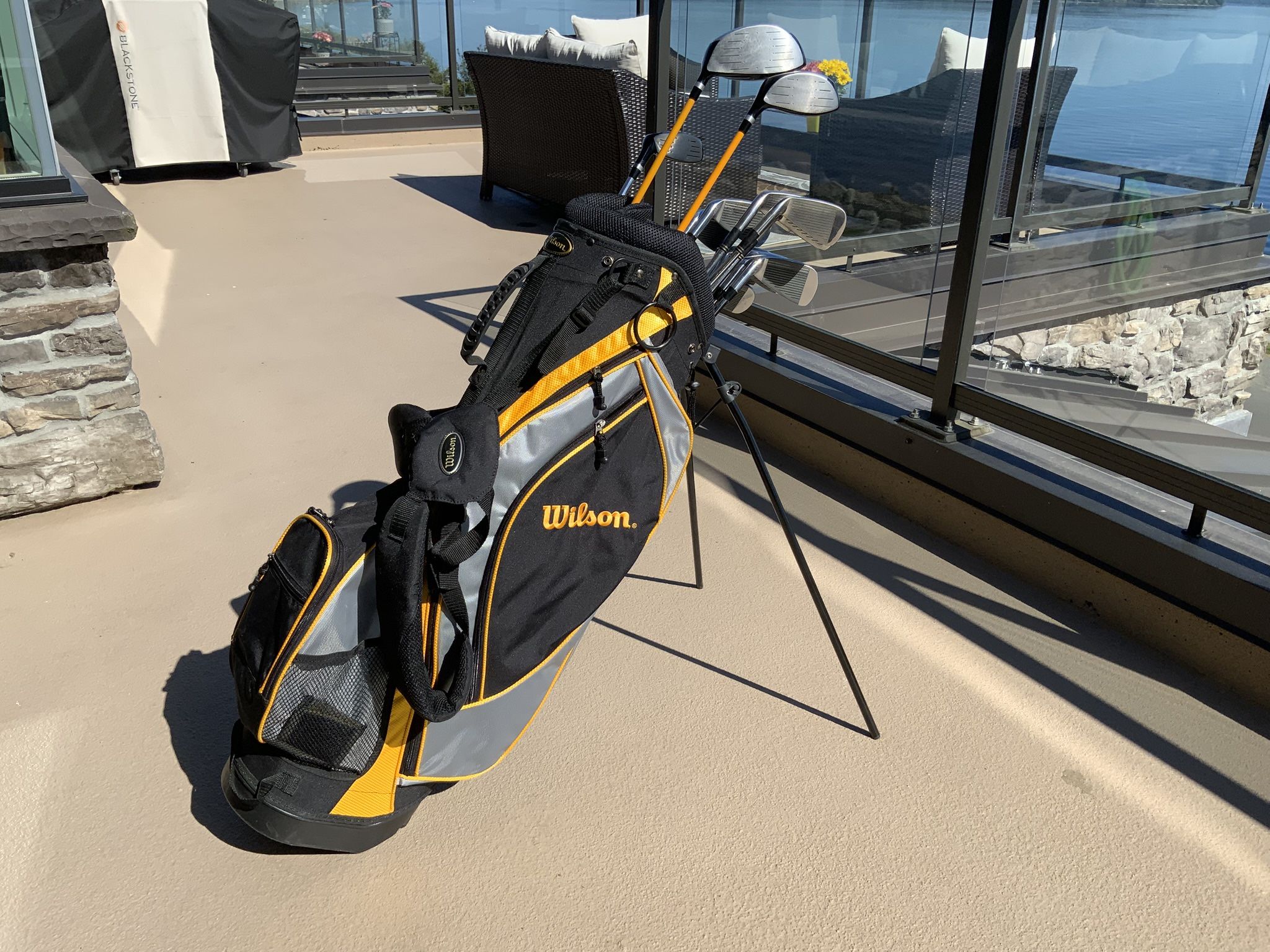 Wilson Golf Clubs & Bag