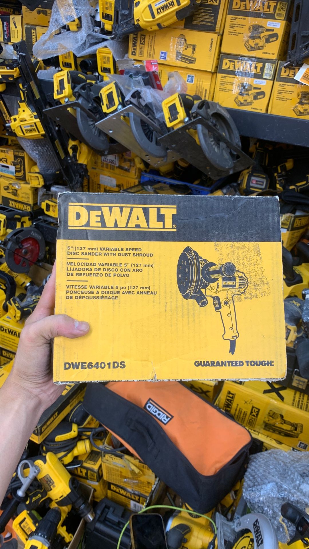 Dewalt Electric 5” Variable Speed Disc Sander With Dust Shroud