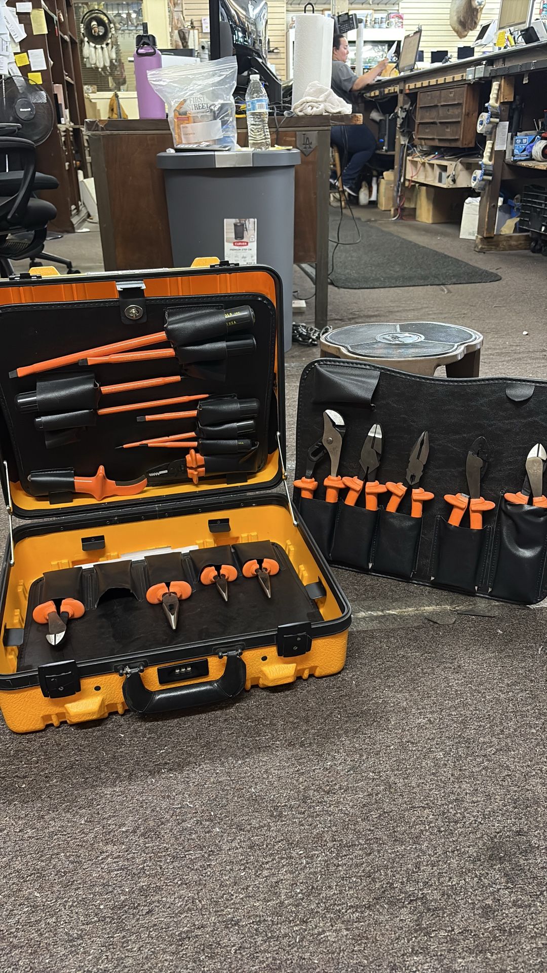 KLEIN TOOLS Insulated Electricians 18 Piece Tool Set in Hard Case for ...