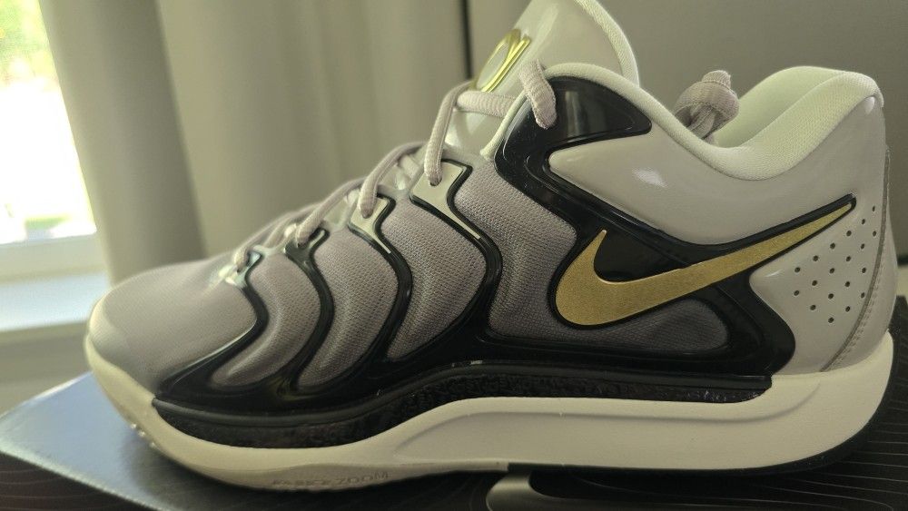 Nike Zoom KD 17 Size 10 Basketball Shoes