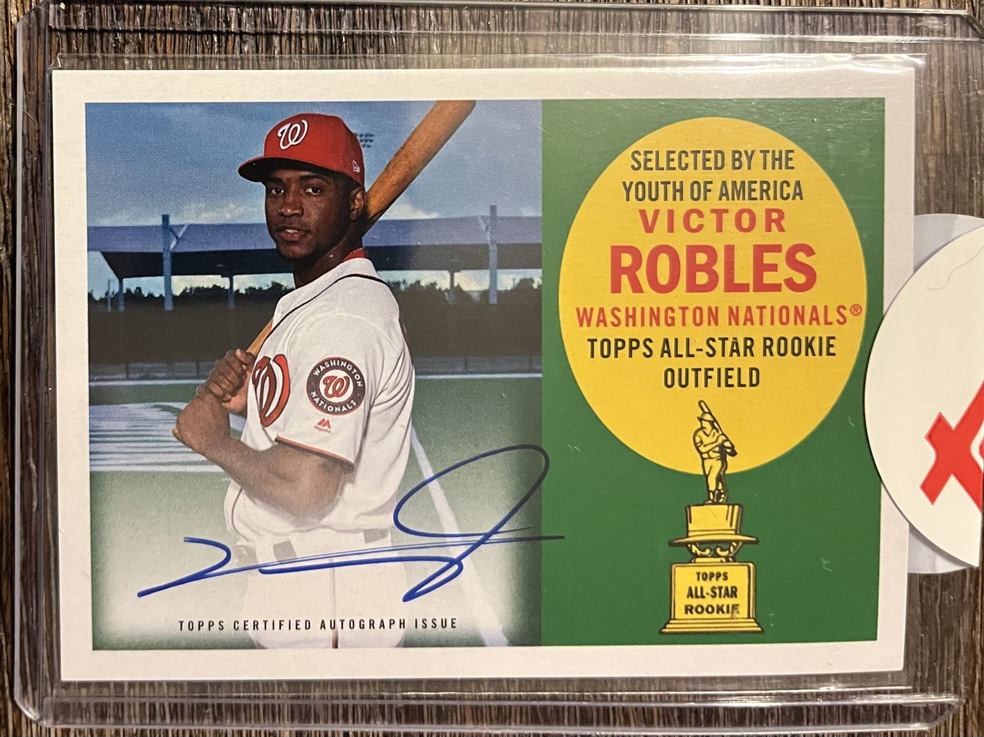Victor Robles Auto Baseball Card