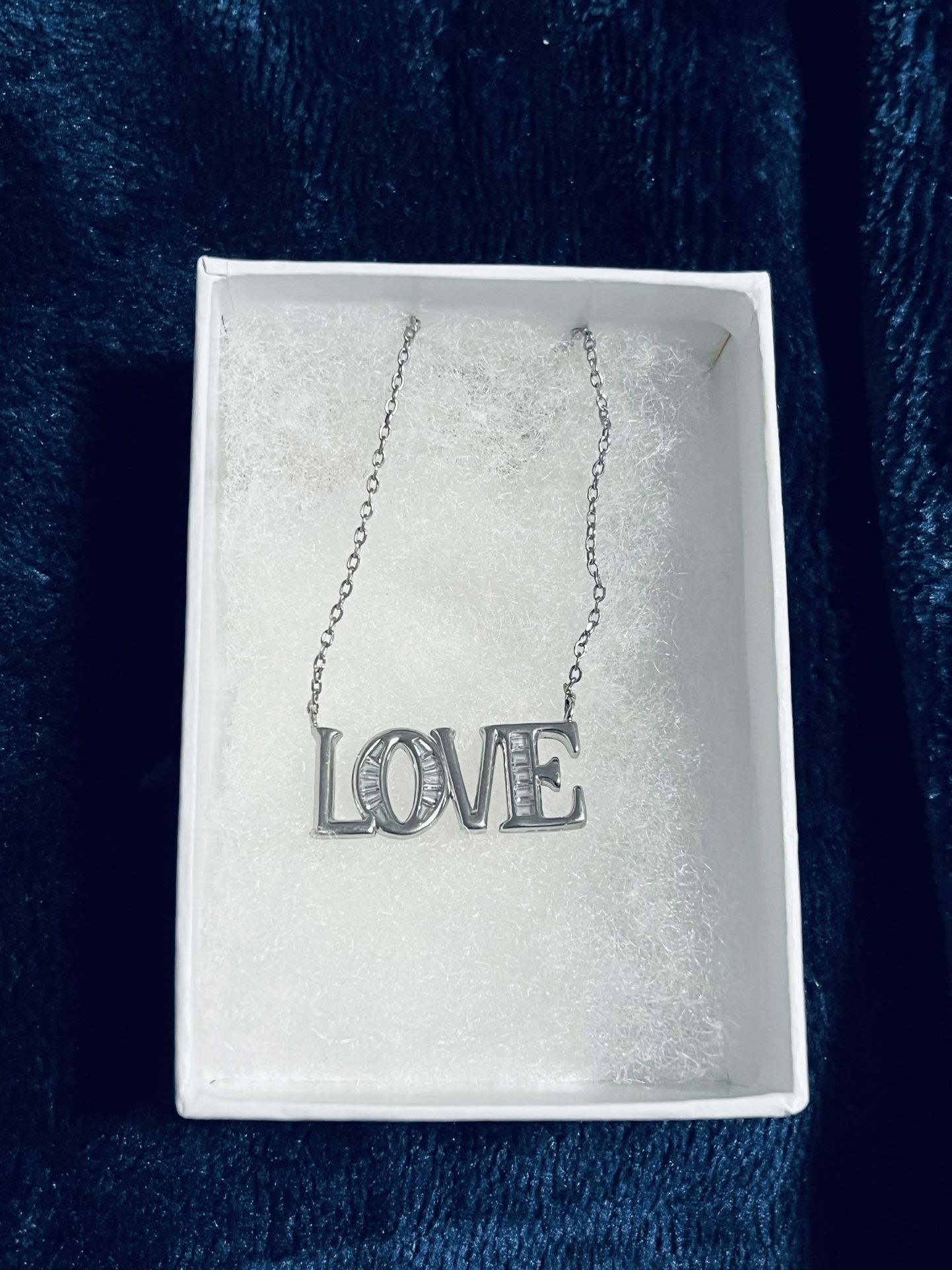 SILVER 925. LOVE NECKLACE