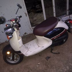 Yamaha Vino Moped