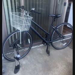 17” Classic Plus Gotham Priority Black Unisex Bike With White Basket