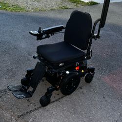 Quantum Edge 3 STRETTO Power Chair