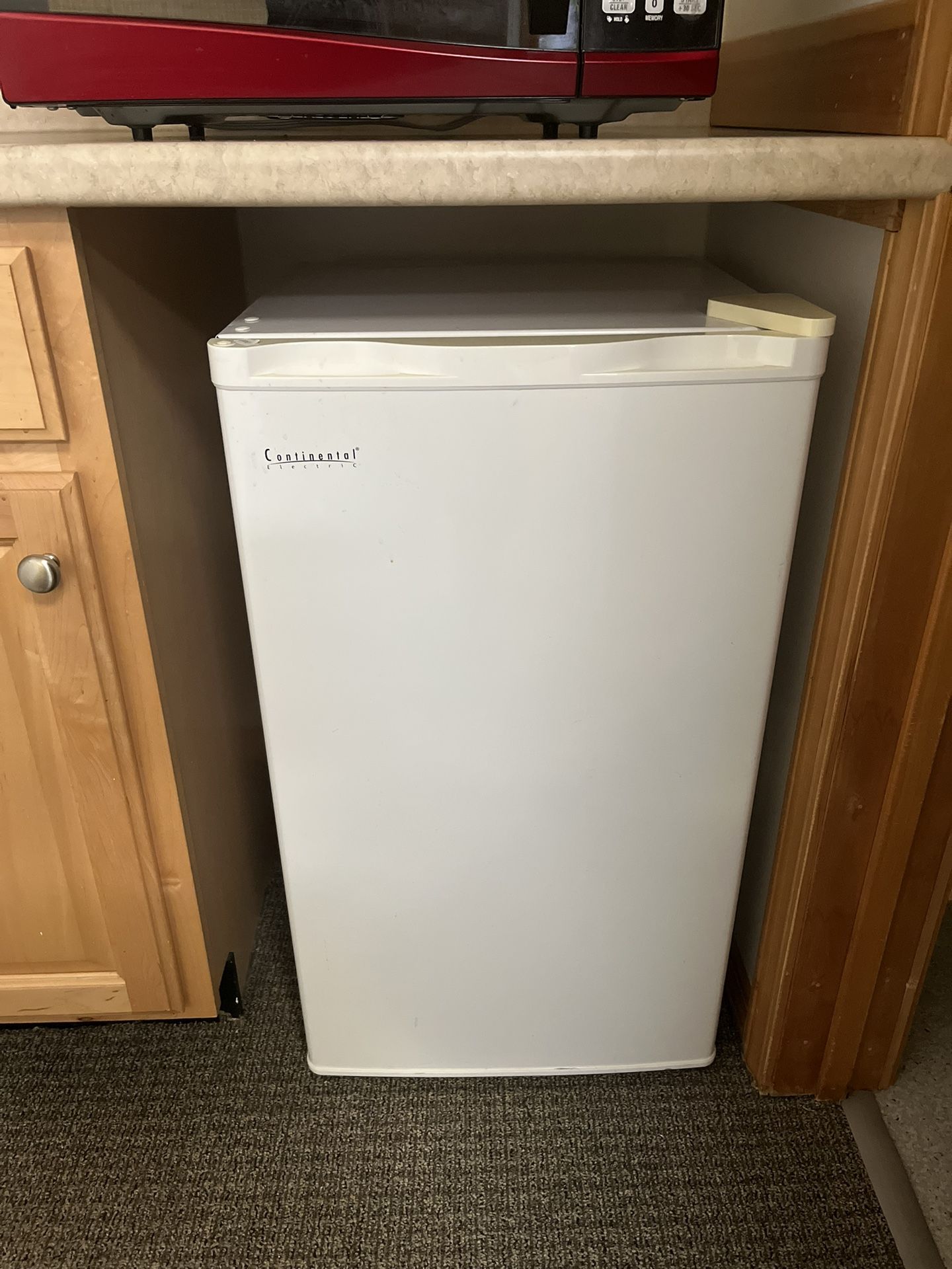 3.1 cubic ft Refrigerator