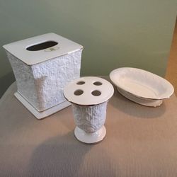 Tommy Hilfiger Bath Accessories.