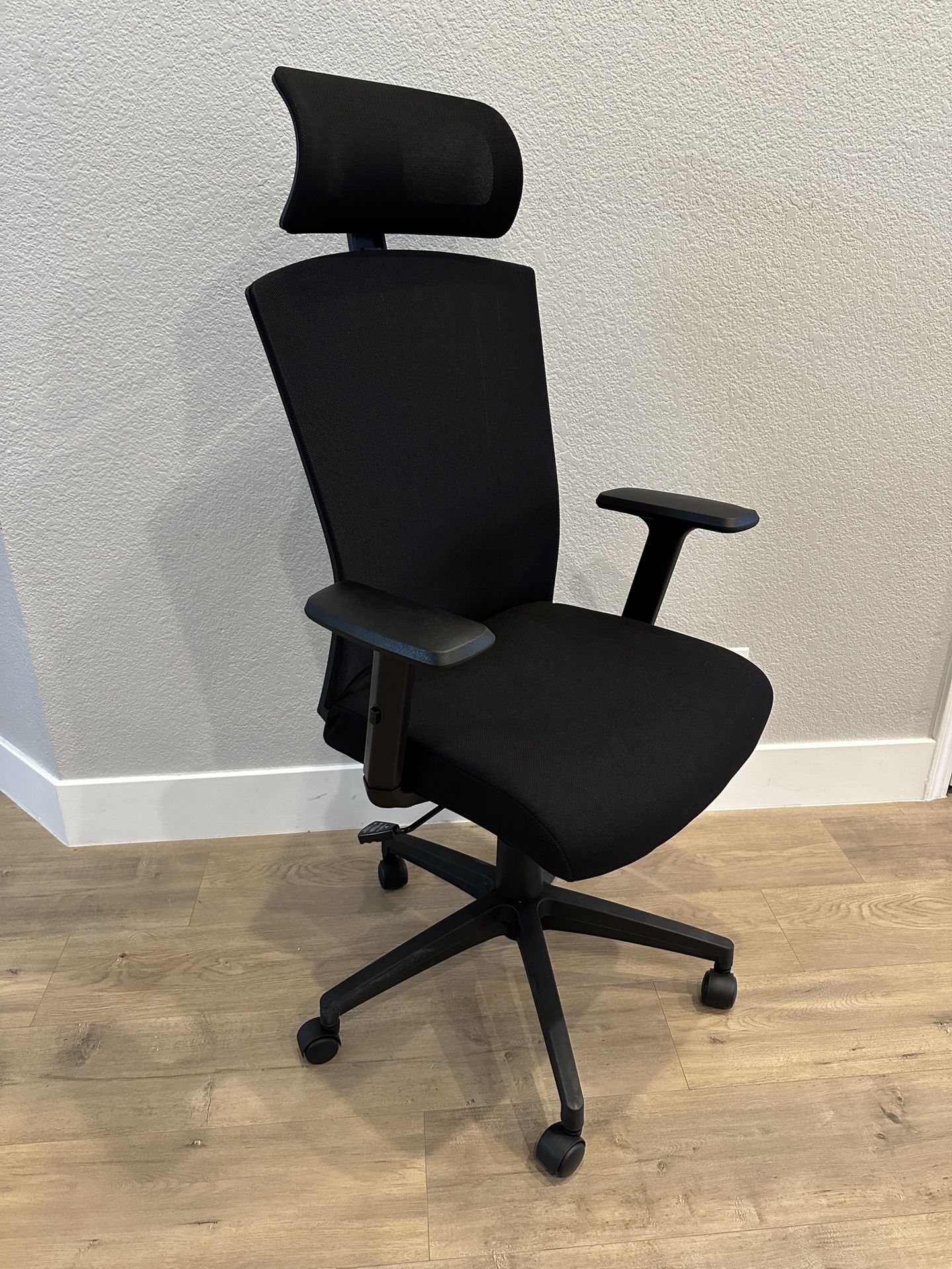Computer Chair with Adjustable Headrest (New)