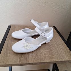 Girls White Dress Shoe