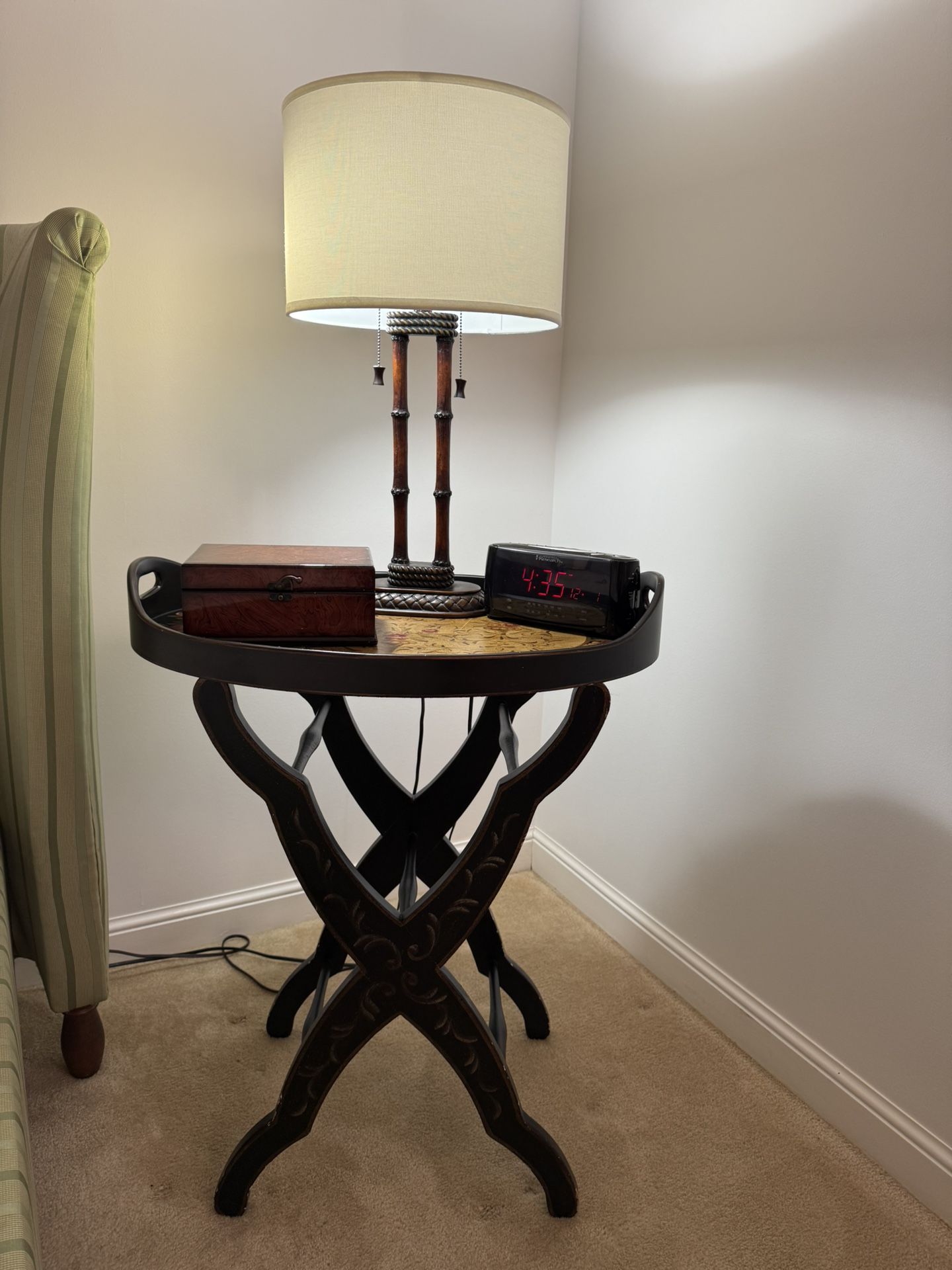 WOOD TABLE WITH REMOVABLE TRAY