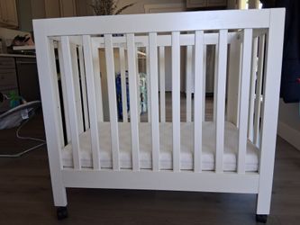 Babyletto mini crib