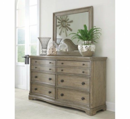 Dresser w/mirror