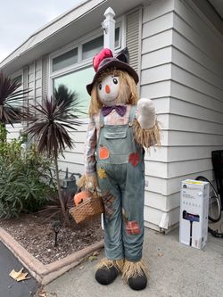 6.5 ft scarecrow man decoration