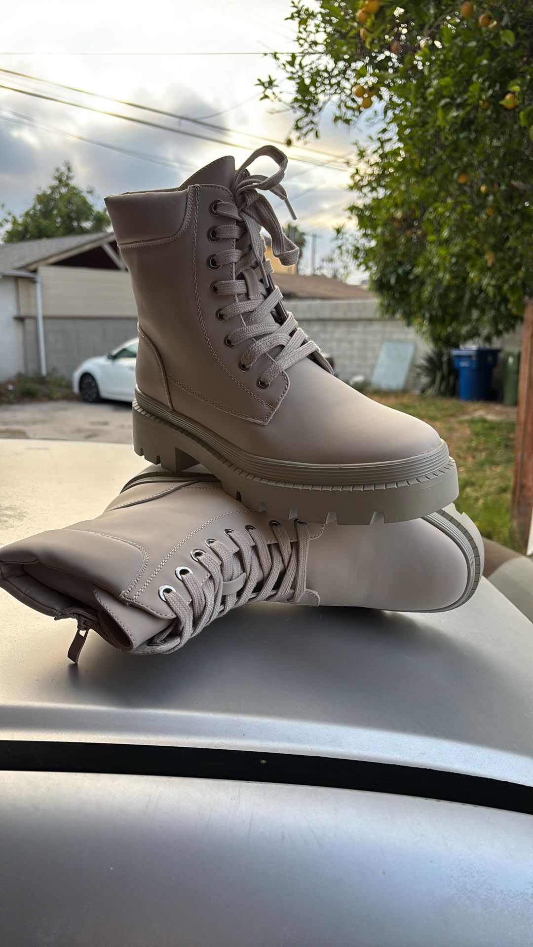 EETTARO Beige Boots Brand New