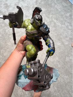 Diamond select gladiator Hulk statue