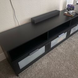 TV STAND 70’